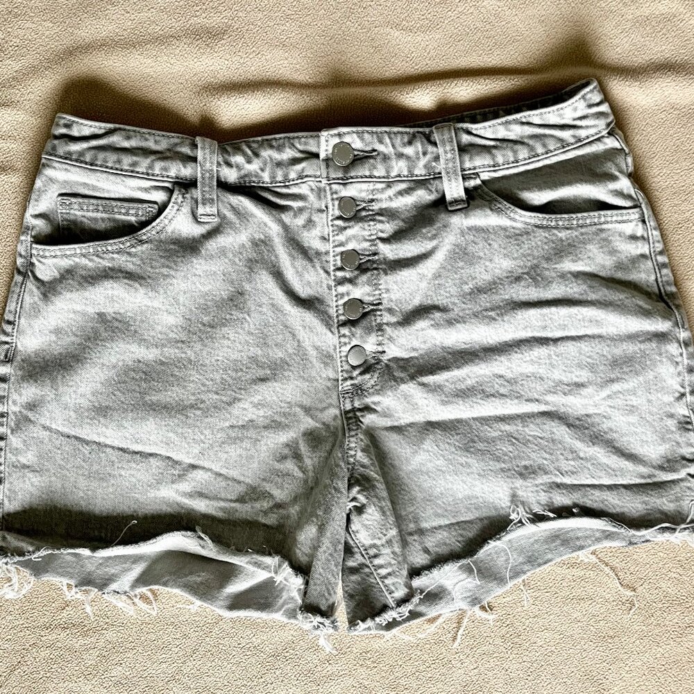 Universal Thread - Light Gray Wash Vintage Midi Shorts